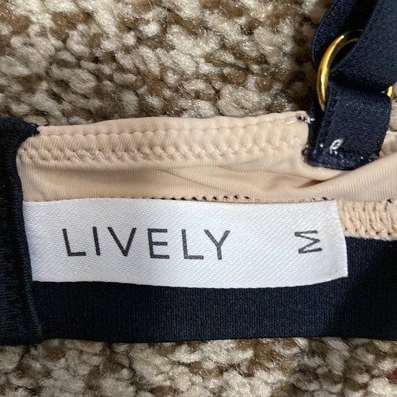 NWT Lively medium bra - Picture 4 of 5